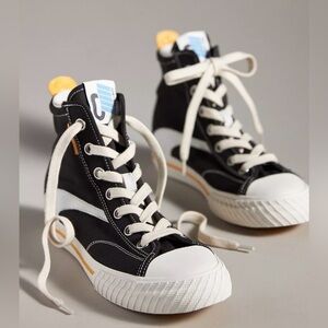 Oncept
Women Bogota Sneaker In Black Sz 7.5